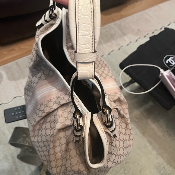 Celine Macadam medium w/leather strap shoulder bag great condition. - Picture 7 of 8